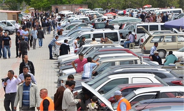 4. Büyük ve tutkulu bir hobi olarak; Sahibinden'de araba bakmak.