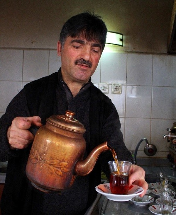 10. Çay doldurmadan önce kaynar suyla bardağı bir güzel çalkalamak.