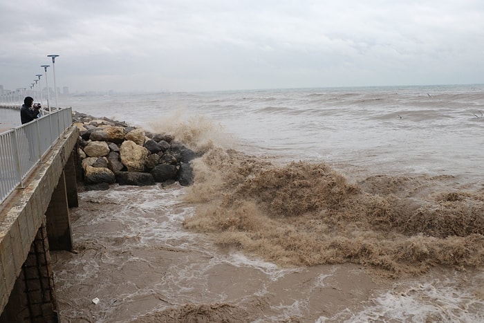 Mersin'de Sel Felaketi Yaşanıyor! Bazı İlçelerde Okullar Bir Gün Tatil Edilirken Maddi Zararlar Oluştu