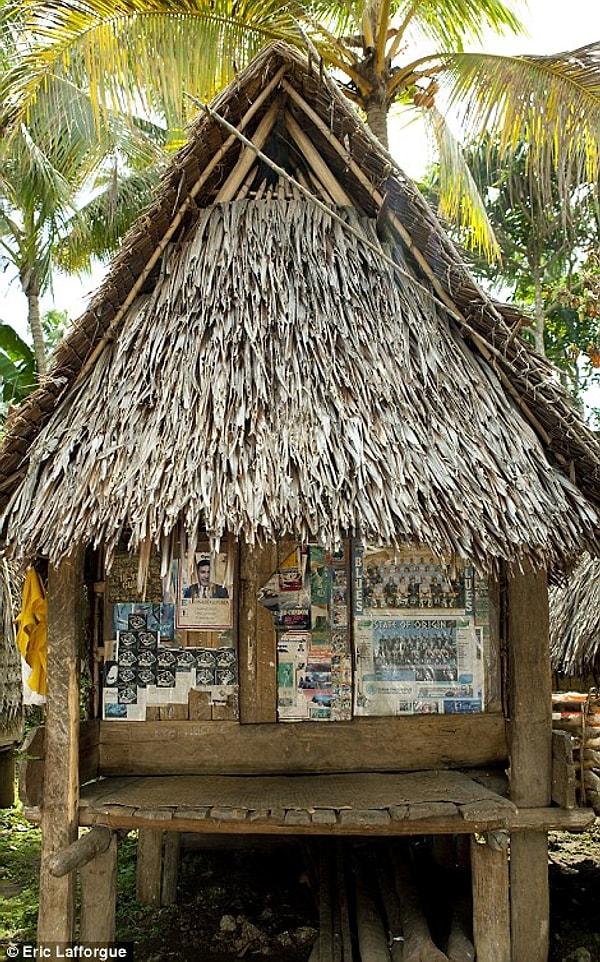 Her köyde bulunan bu 'bukumatula' adı verilen barakalar, evli olmayan gençlerin rahat rahat cinsel ilişkiye girebilmesi için bulunuyor.