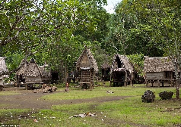 Yerel halkın 'Buka' adı verdiği bu evler ise köy sakinlerinin yaşam alanını oluşturuyor.