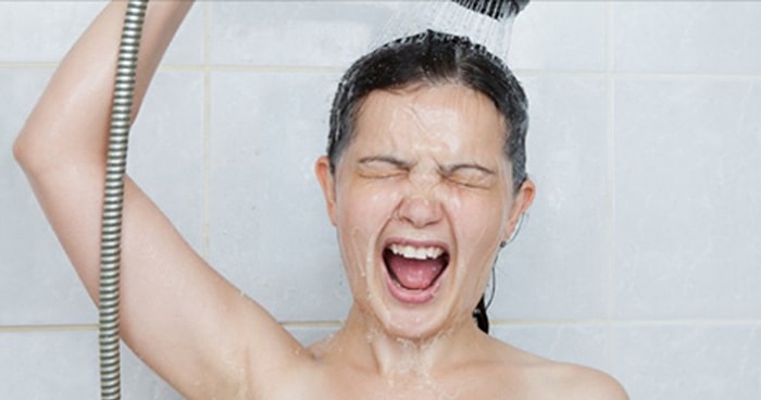 Ученые считают, что современные люди слишком часто принимают душ