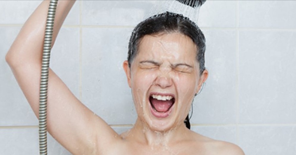Ученые считают, что современные люди слишком часто принимают душ