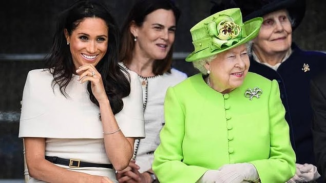 Kraliçe Elizabeth de dahil olmak üzere Kraliyet ailesinin bu haberi yaptıkları açıklamadan öğrendikleri söyleniyor.