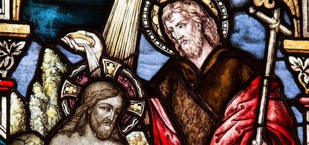 Ayrıca Hristiyanlar Mesih'in Allah'ın oğlu olduğunu söylese de bu Kuran'da reddediliyor. Bazı insanlar da Mesih'i tanrı olarak kabul ediyor. Müslüman kesim bunu inkar ediyor ve bunun "kafirlik" olduğunu söylüyor. Müslümanlara göre "Mesih" bir kuldur, elçidir.