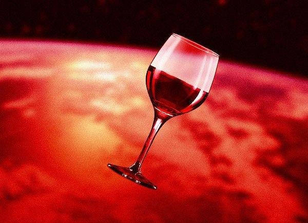 5. Uzayda sağlıklı kalmanın anahtarı şarap olabilir.