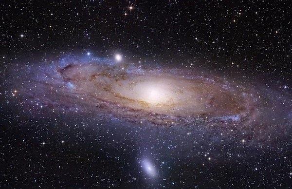 9. Galaksimizin şekli diskten çok cipse benziyor.