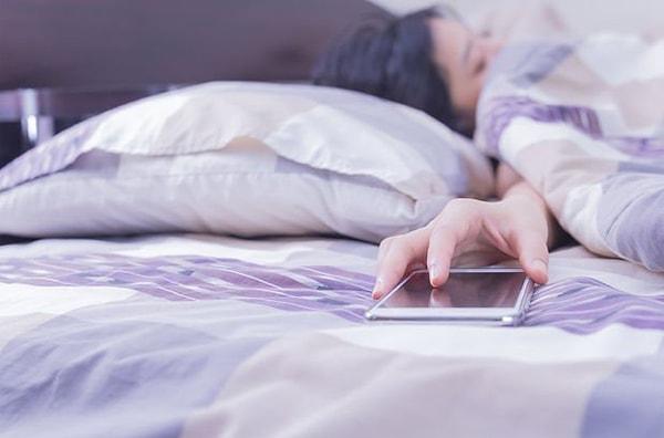 Telefonunuz uykunuzu nasıl kötüleştiriyor?