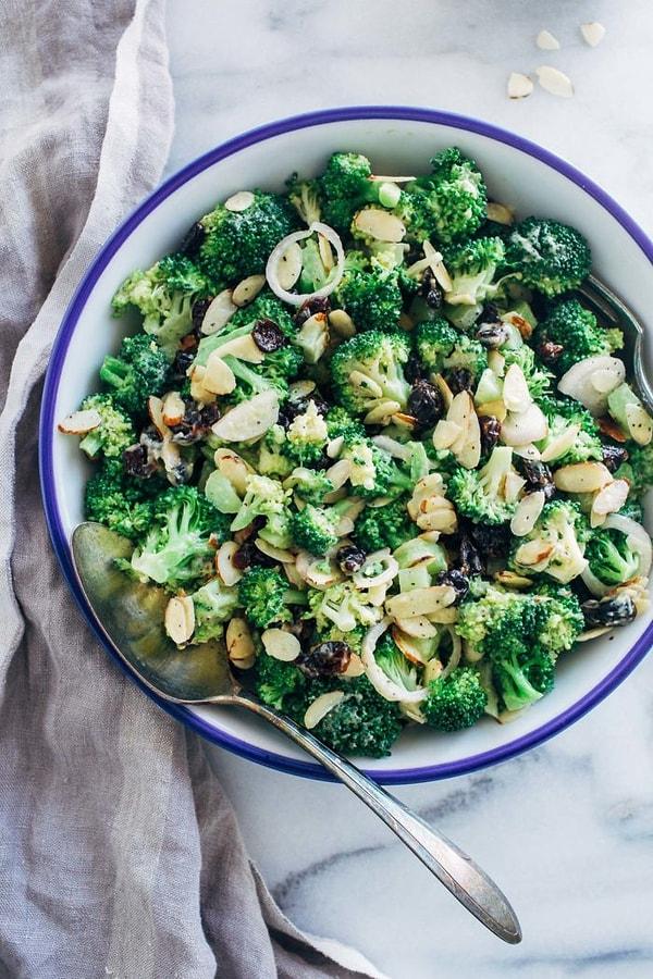 18. Brokoli salatası + Chia tohumu