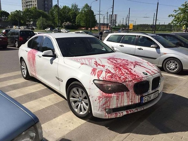 12. "Arabasını engelli parkına bırakan adamın hazin sonu!"