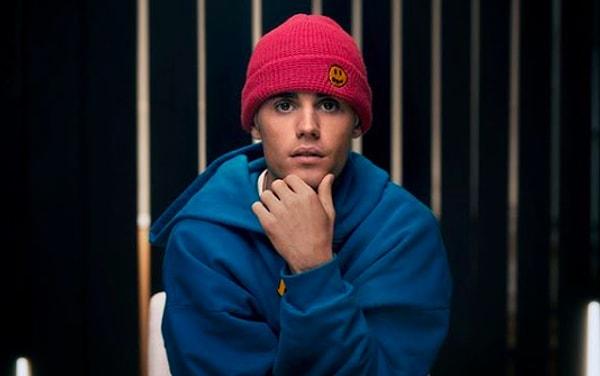 Ünlü şarkıcı Justin Bieber bir süredir insanlar ve hatta hayranları tarafından görünüşü nedeniyle eleştiriliyor, uyuşturucu bağımlısı olduğu için kötü göründüğü iddia ediliyor ve şarkıcının fotoğraflarına negatif yorumlar yapıyorlardı.