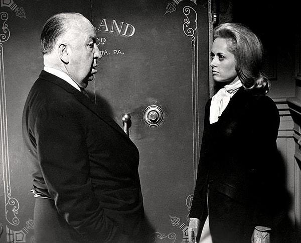 9. Alfred Hitchcock, Tipi Hedren'a takıntılı bir hale geldi.