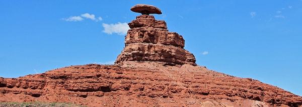 8. Utah'da ismi "Mexican Hat (Meksika Şapkası)" olan bir kasaba vardır ve bunun nedeni kasabada "sombrero" gibi görünen bir kaya oluşumunun olmasıdır.