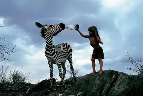 1. Afrika ormanlarında doğup büyüyen Fransız kız Tippi ve arkadaşı zebra!