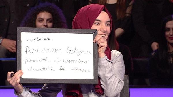 Yarışmada soruları tahtaya yazarak cevaplayan genç yarışmacı, yarışmadan 125.000 TL'lik ödülle ayrılmıştı.