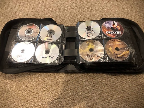 1. У вас тоже был такой "пенал" с CD-дисками?