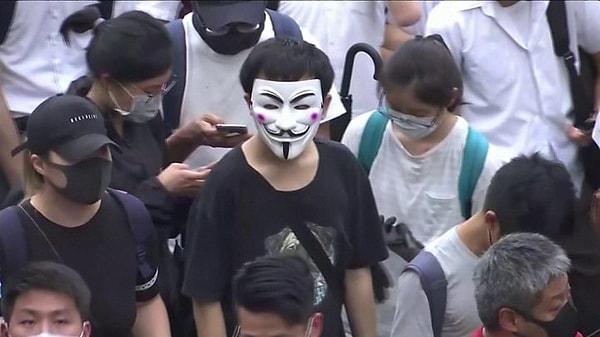 21. Eğer bir gösteriye veya protestoya katılıyorsanız maske takmanız yasaktır.