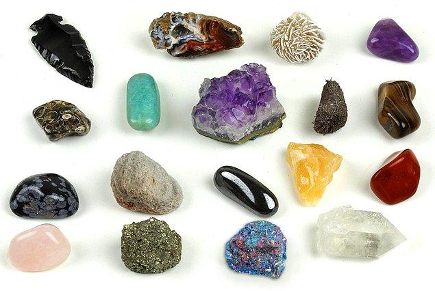 2. "Bir müşterimiz, taş koleksiyonunu Kanada'daki belirli nehirlerde, belirli kayaların biriktirdiği yönleri de dahil olmak üzere vasiyetinde listeledi."