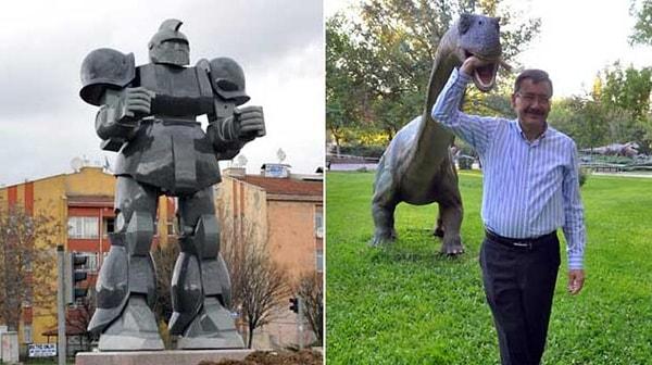 Binbir türlü güzelliğinin yanında Ankara bildiğiniz üzere bir dönem dinozor, robot, saat heykelleriyle anılıyordu.