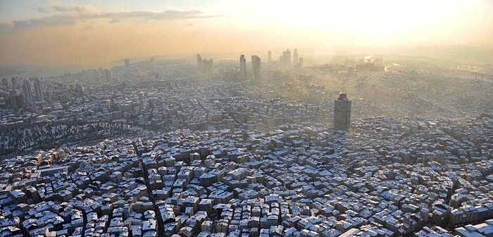 İstanbul'da Hava Kirliliği Üst Seviyede: 'Perşembe ve Pazar Günü Asit Yağmuru Bekleniyor'