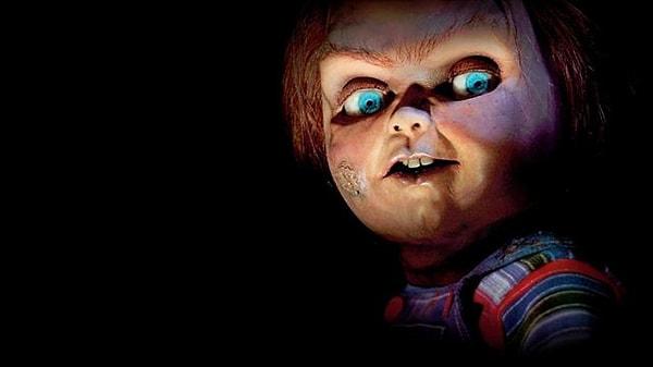 13. Seri katil Charles Lee Ray’in ruhu tarafından ele geçirilen oyuncak bebek Chucky’nin maceralarını anlatan film, ekrana uyarlanıyor.