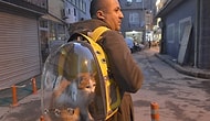 Evinin Önüne Gelen Kediyi Sahiplenen Adam Kediyi Bir An Olsun Yanından Ayırmıyor!