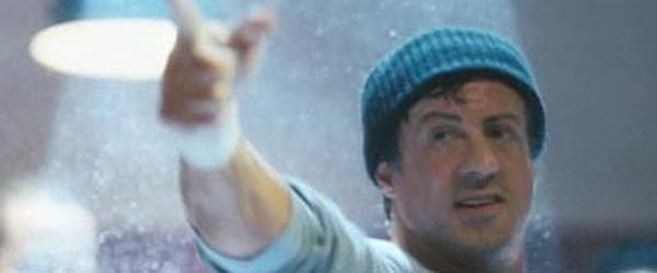 8. Rocky filminde Rocky Balboa'nın bir postere işaret ettiği sahne, sanat ekibinin bir hatası üzerine eklenmiştir ve senaryoda yoktur.