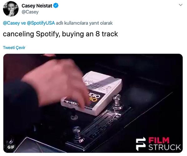 Spotify'dan istediği yardımla durumu çözemeyen Casey, bundan sonra kaset çalar kullanmaya karar verdi 😂