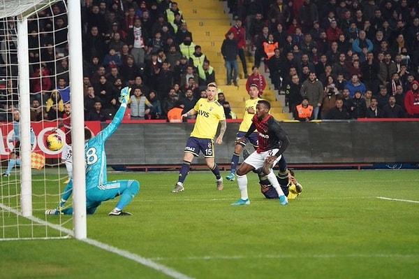 Kalan bölümde başka gol olmadı ve karşılaşma 2-0'lık Fenerbahçe üstünlüğüyle sona erdi.