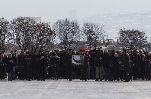 Sonsuza Dek Birlikte: Rahşan Ecevit, Devlet Mezarlığı'nda Eşi Bülent Ecevit'in Yanına Defnedildi