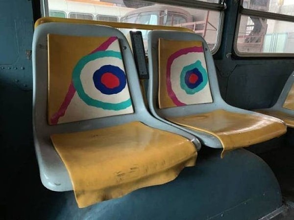 13. Автобусные сидения или огромные ломтики сыра?