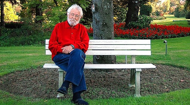 1. TEMA Vakfı'nın kurucusu ve onursal başkanı olan ve tarım üzerine çalışmalarıyla ‘Toprak Dede’ diye bilinen Hayrettin Karaca, 97 yaşında yaşamını yitirdi.