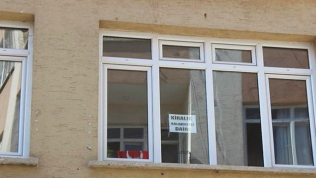 7. Türkiye İnsan Hakları ve Eşitlik Kurumu (TİHEK), “1+1 daireyi bekâr erkek kiracıya vermiyorum” diyen ev sahibi ile aracı olan emlakçıyı 1.000’er lira idari para cezasına çarptırdı.