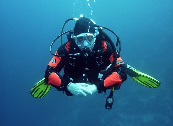 8. Aletli dalıştaki tüpün içinde, saf oksijen yoktur. 6 metreden daha derinde oksijene maruz kalmak, insan bünyesi için zararlıdır...