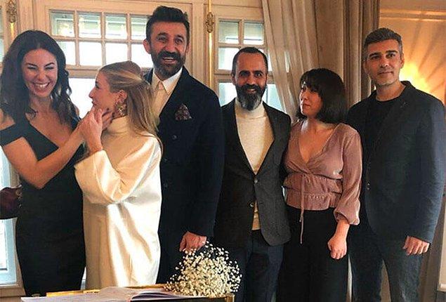 Ortaköy'de bir otelde gerçekleşen nikah törenine; çiftin yakın dostları Defne Samyeli, Aras Bulut İynemli, Rıza Kocaoğlu ve Caner Cindoruk da katıldı.