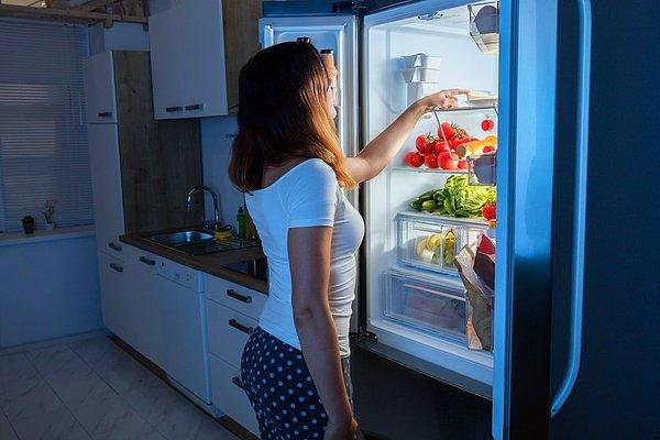 Buzdolabınızı güneş alacak yerlerden ve ısı kaynaklarından uzağa yerleştirin.Bu enerji tüketiminizi %25 azaltmanızı sağlar.