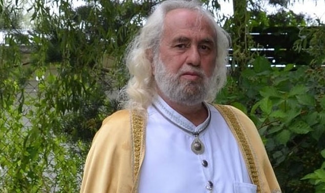2. Mesih olduğunu iddia ettikten sonra birbirinden ilginç açıklamalarla gündeme gelen Hasan Mezarcı şimdi de recm ve Kuran'daki 100 sopa cezasını iptal ettiğini açıkladı.