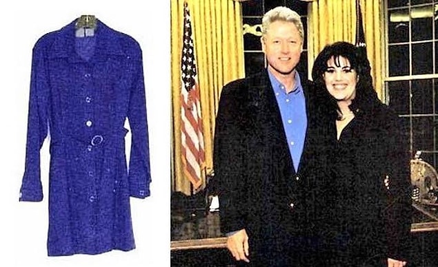 1998 yılında olay patlayınca Bill Clinton "Ben bu hanımla kesinlikle ilişkiye girmedim" diyor. Ancak Monica "O zaman bunlar ne?" diyerek yıllar önce oral seks esnasında üstünde bulunan ve o zamandan beri yıkamadığı mavi elbisesini ortaya çıkartıyor. Elbisenin üstünde Bill Clinton'a ait sperm izleri bulunuyor.