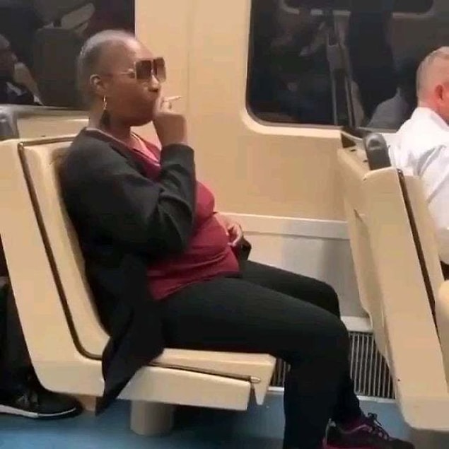 8. Metro seferinin gecikmesine sebep olsa da inatla sigarasını söndürmeyi reddeden bu hanım...