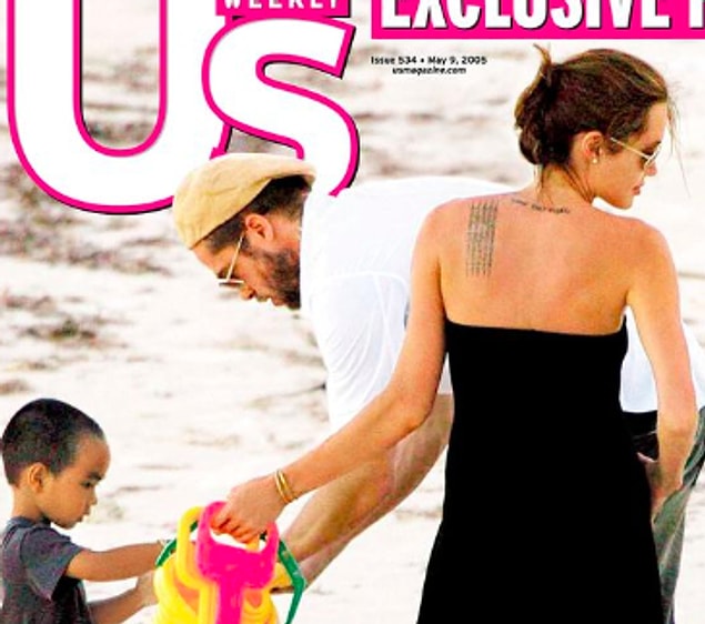 12. Başta aldatılma iddiaları asılsızmış gibi görünse de, Jennifer Aniston'un boşanma başvurusunun üzerinden yaklaşık bir ay geçmesinin ardından Angelina ve Brad'in gizli tatilinin basına sızmasının ardından her şey netlik kazanmaya başlıyor. Ne acıdır ki biricik Jennifer'ımız da bu ihaneti hepimizle birlikte basından öğreniyor. İçten içe bir şeyler seziyordur elbette ama tam anlamıyla öğrenmesi bu şekilde oluyor bildiğimiz kadarıyla. Çift zaten 2005 yılında resmi olarak boşanıyor...