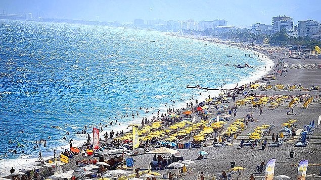 2. Antalya Büyükşehir Belediyesi, Hülya Koçyiğit'in damadı Ender Alkoçlar'ın sahibi olduğu şirket tarafından, 2018 yılında 28 yıllığına kiralanan Konyaaltı Sahili'nde, bugüne kadar 15 milyon lira kamu zararı tespit ettiğini belirterek, ihaleyi iptal etti.