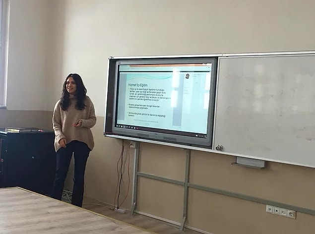 Kübra Kelkit'in, Çankırı'da Anadolu İmam Hatip Lisesi'nde rehber öğretmenlik yaptığı biliniyor.