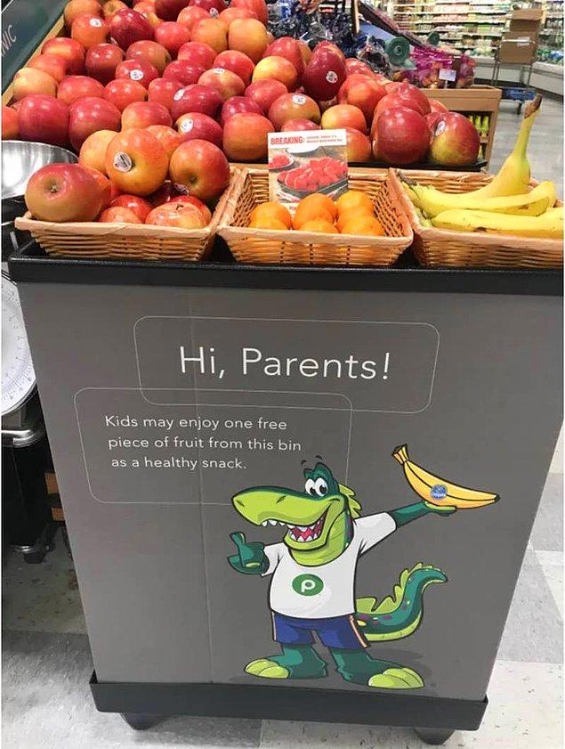 8. Ebeveynleri alışveriş yaparken çocukların ücretsiz bir adet meyve izin veren süpermarket