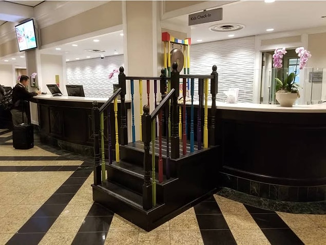 20. Bu otelde ise çocuklar için özel bir check-in köşesi tasarlanmış