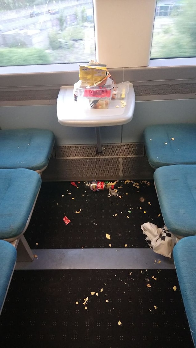 17. Metroyu bu halde bırakan eğitimsiz arkadaşlar...