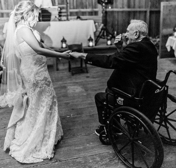 1. "Dedemin en büyük hayali, düğünümde eşimle birlikte dans etmekti. 2 ay ömrü kaldığında bu dileğini gerçekleştirebildik."
