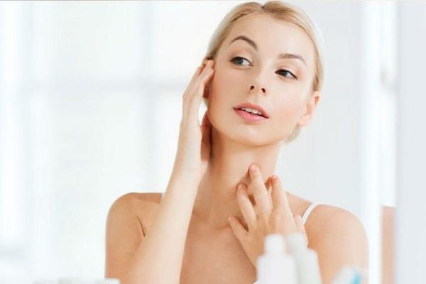 Uzmanlara göre düzenli olarak uygulanan yüz yogası egzersizleri ile daha genç bir cilde sahip olmak mümkün.