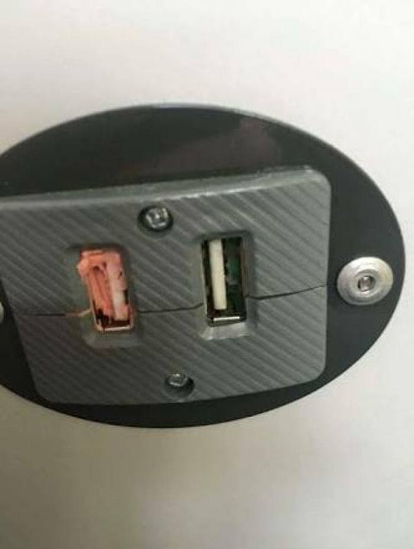 4. Люди, которые заклеивают жвачкой порты USB