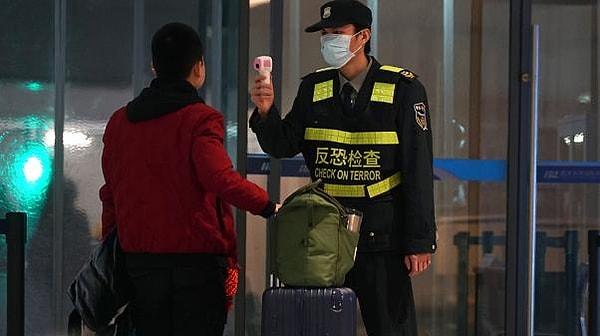 'Ülke Geneli Yeni Tip Koronavirüs Salgını Anlık Gelişmeler' platformunun verilerine göre, virüs Çin'de 639 vakada görüldü, vaka sayısında Vuhan'ın başkentliğini yaptığı Hubey eyaleti başı çekti.