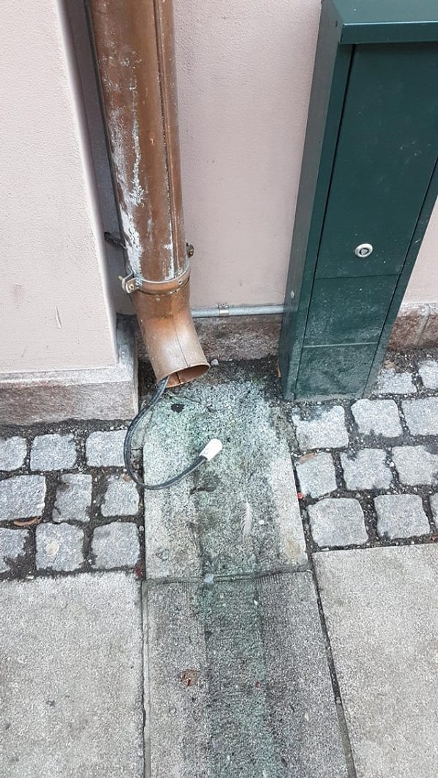 19. "Yağmur giderinden neden kablo geçiyor? Oslo, Norveç."